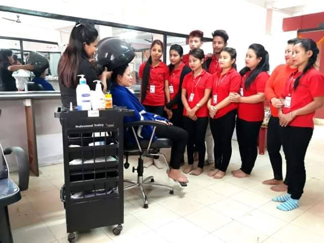 Hair Dressing Class in Veda Academy